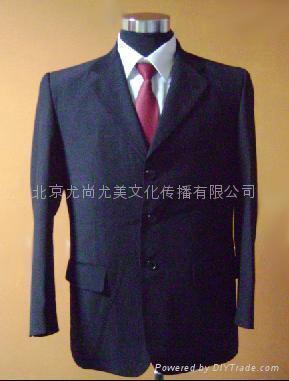 北京西裝、制服與工作禮儀服裝租賃服務 絲綢服飾的精致選擇與商務禮儀的完美融合